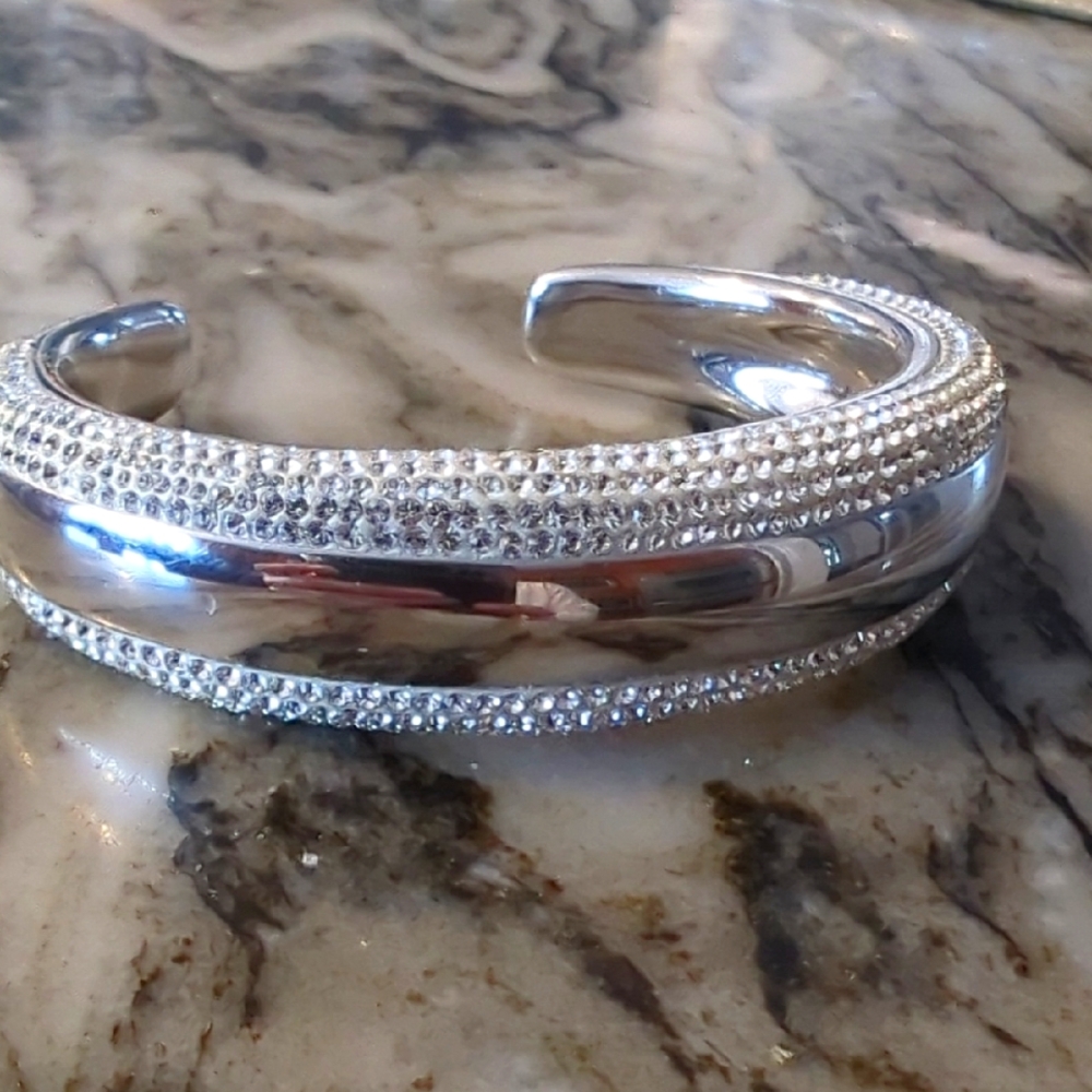 Elegant Silver Cuff Bracelet with Dual Bands and Textured Edges